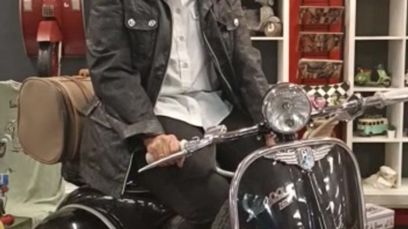 Helga Egger Bundespräsident 2022 Kandiatin Tirol Österreich  (7) Vespa GS 150